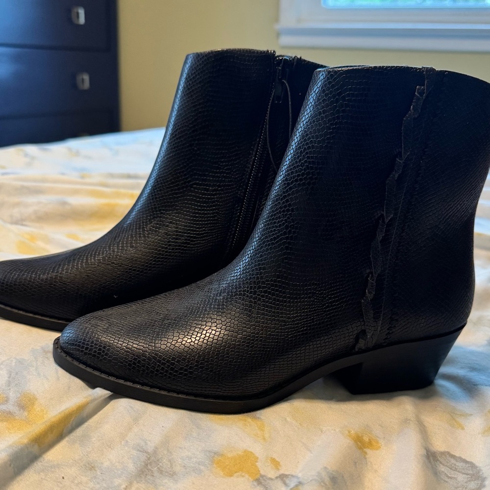 Lucky Brand Black Textured Ankle Boots